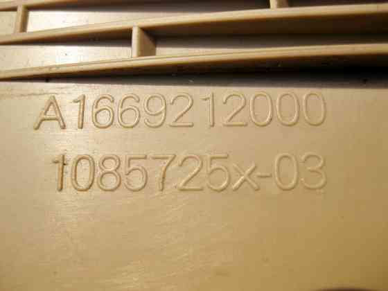 Mercedes-Benz  A1669212000 8N84 Накладка заднього правого каркаса сидіння бежева GL X166 Одеса