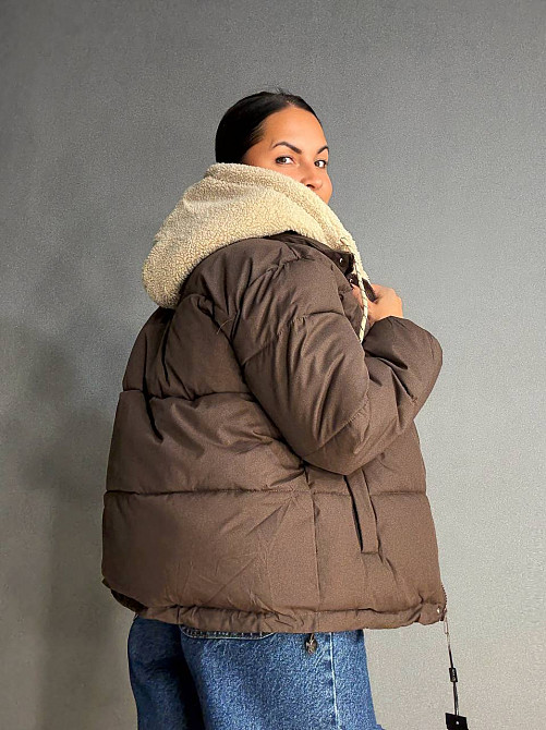 Куртка женская Lady Yep 8096 оверсайз с капюшоном и мехом тедди коричневая, коричневый, 46 Киев - изображение 3