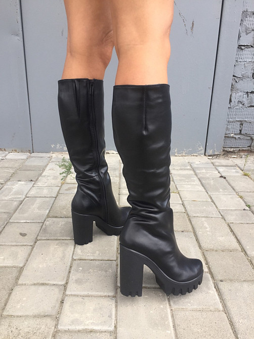 Стильні чоботи жіночі демісезонні весна-осінь на стійкому каблуці чорні, натуральна шкіра 2561 Коломыя - изображение 6