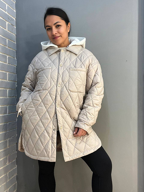 Куртка женская HAIZIYUAN 1870 длинная рубашка наложены карманы на кнопках трикотажный капюшон серая, Одесса - изображение 6