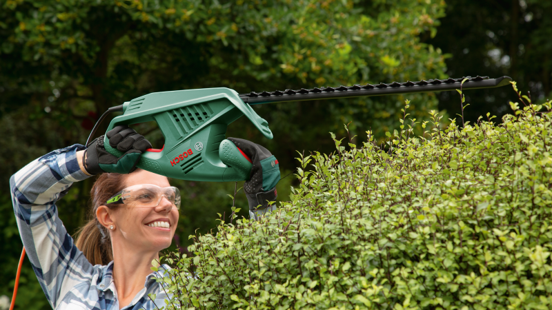 Електричний садовий кущоріз Bosch EasyHedgeCut 55 (0600847C02) : 420 Вт, шина 550 мм, 2,7 кг Київ - фото 6