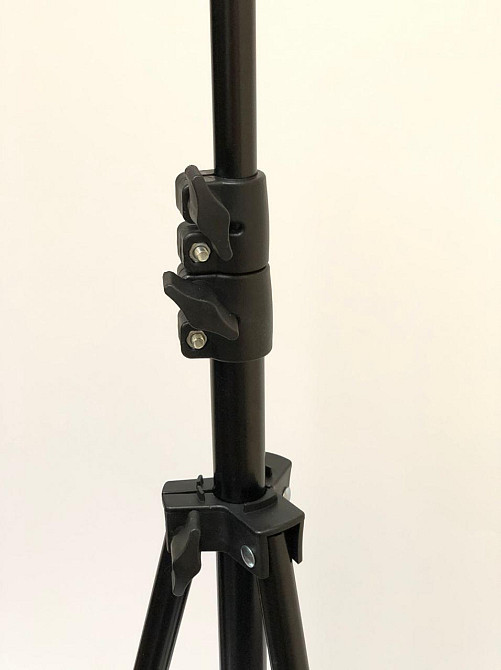 Штатив-тренога сложный, для студийных и кольцевых ламп высотой 2.1 m Киев - изображение 3
