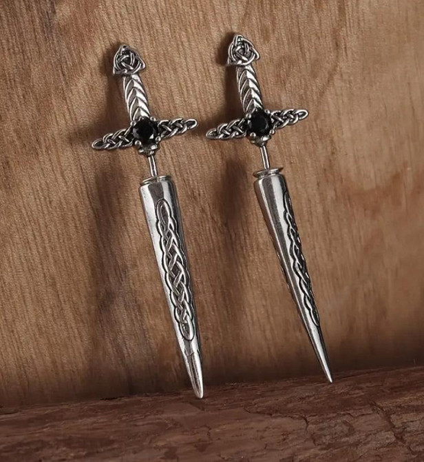 Серьги в виде кинжалов, готический стиль. Киев - изображение 1