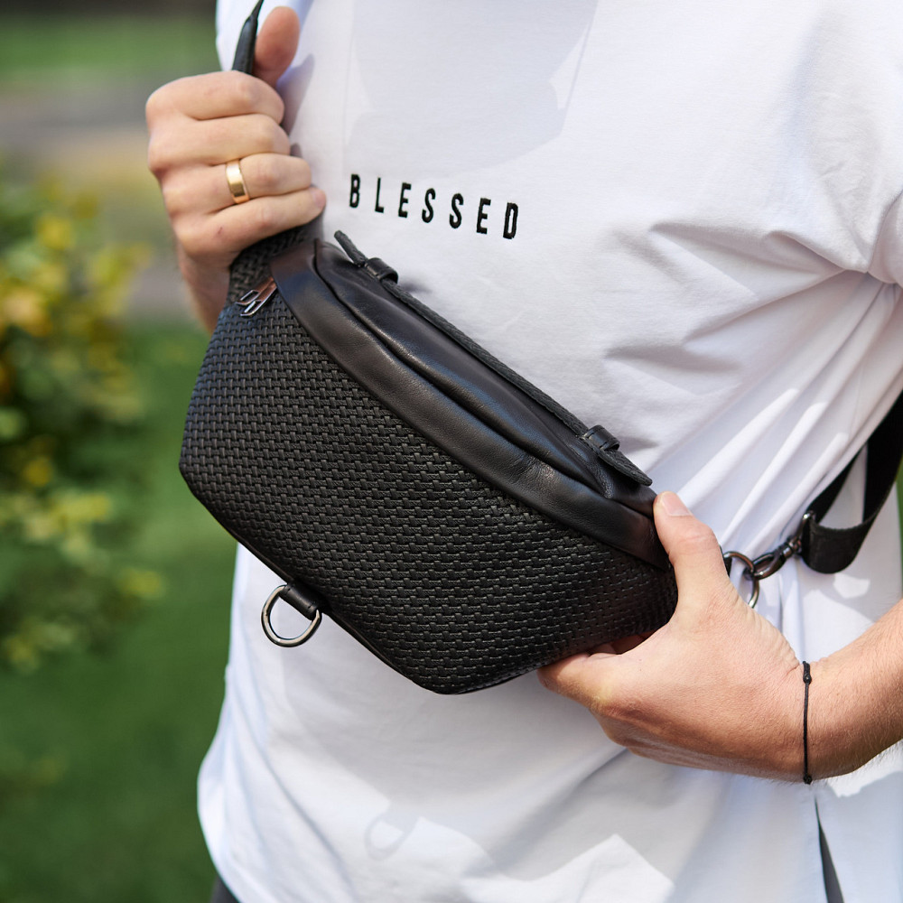 Стильна чоловіча бананка з натуральної гладкої шкіри 22х27х8, рюкзак нагрудний з принтом NM-58744 чорний Київ - фото 3