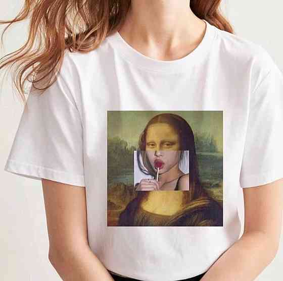 Белая женская футболка с рисунком Mona Lisa с чупа чупсом Черновцы