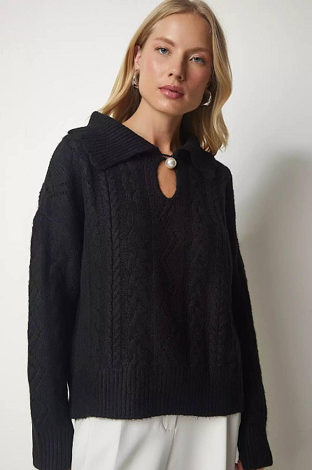 Женский базовый оверсайз свитер с воротником и бусинкой застежкой на горловине машинная вязка Одесса - изображение 1