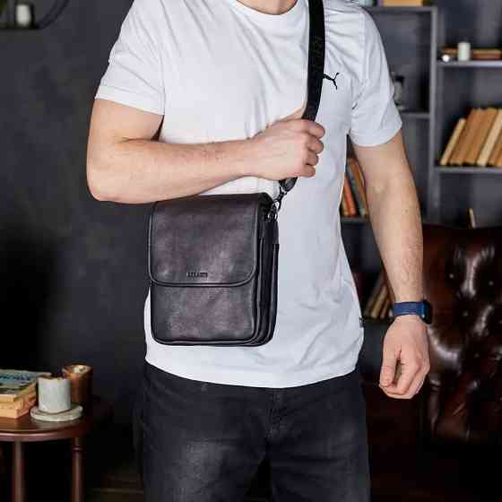 Сумка мессенджер с клапаном через плечо Tiding Bag (24 х 20 х 6 см) из натуральной кожи Черный Киев
