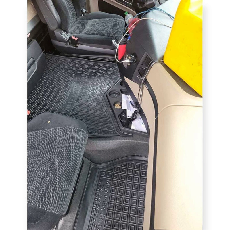 Килимки Мерседес actros 2011-2018 (не плоска підлога) борт 2,5см, з перемичкою салону Мукачево - фото 2