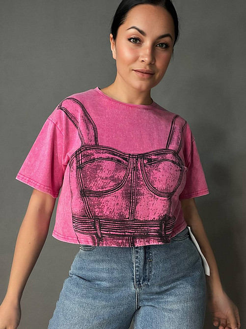 Футболка жіноча A-N 2732 варена коротка широка малюнок корсет бра, рожевий, one size Київ - фото 1