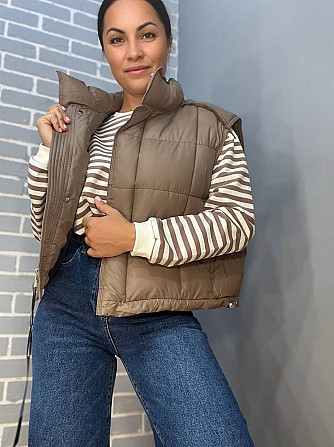 Жилетка жіноча Lady Yep 9039 стьобана коротка вставка з екошкіри на спині капучино, капучино, 42 Одеса - фото 2