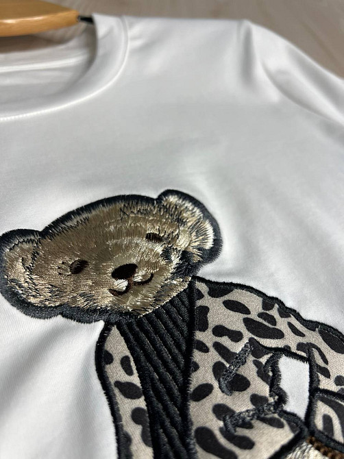 Футболка жіноча A-N 26007 базова однотонна нашивка ведмедик з сумкою середня довжина one size, білий, one size Київ - фото 6