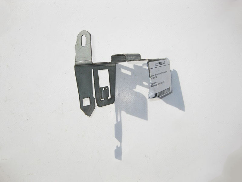 Mercedes-Benz  A2195451340 Верхній кронштейн блоку SAM у багажнику CLS C219 Одесса - изображение 1