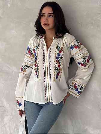 Жіноча стильна універсальна вишиванка з квітами 80% бавовна, 20% поліестер. Одеса