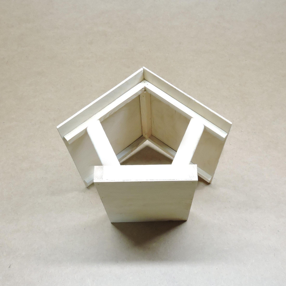 Кормушка садовая для птиц 