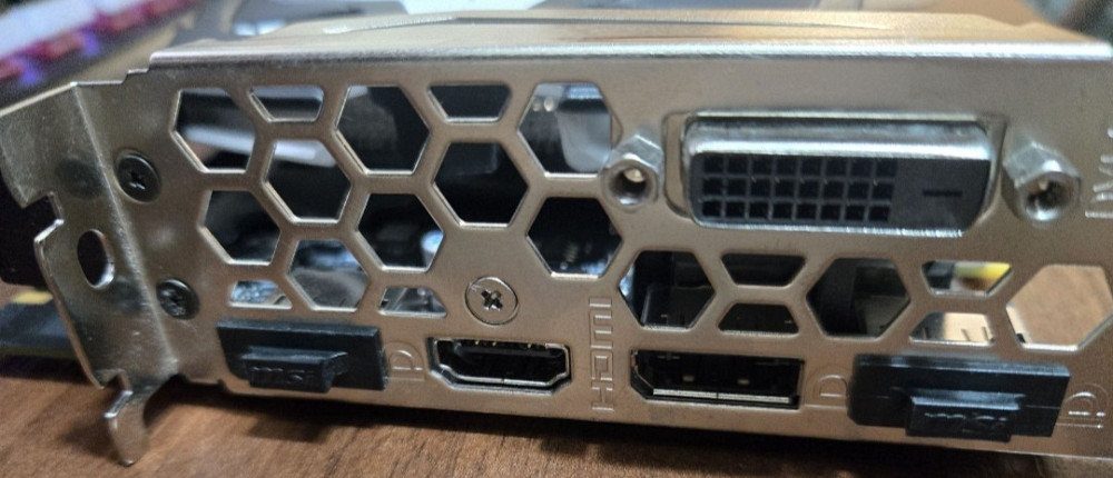 Відеокарта MSI GeForce GTX 1070Ti Armor Київ - фото 2