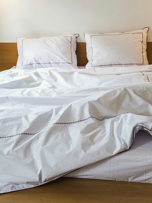 Комплект постільної білизни Сімейний з вишивкою та кантом український хрестик Cappuccino із перкалю в чохлі Коломия - фото 7