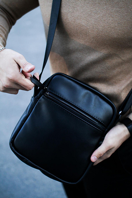 Сумка-мессенджер із натуральної гладкої шкіри, сумка через плече чоловіча (Чорна) Суми - фото 3