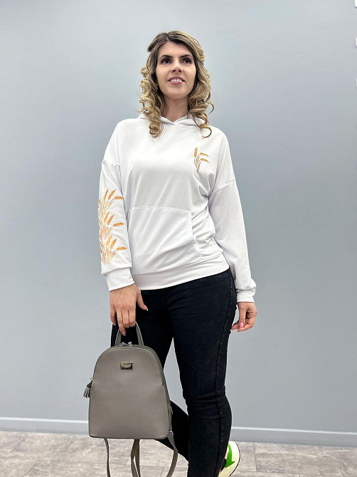 Демисезонный женский худи с принтом 