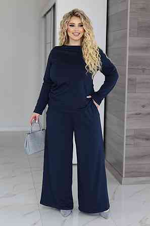 Женский базовый костюм с широкими штанами 