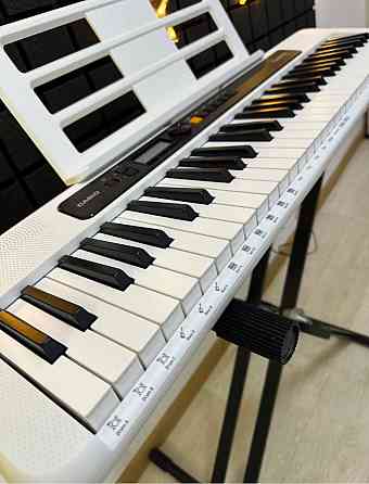 ПРОФЕСІЙНИЙ білий синтезатор CASIO, цифрове електронне піаніно. Харків