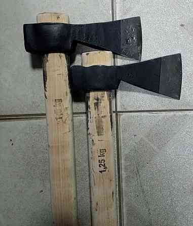 Сокира лісоруба від польського виробника кованих виробів "Kuznia TosStal" вагою 1.250 г довжиною ручки 90 см Киев