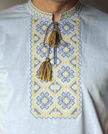 Чоловіча Футболка вишиванка голубого кольору з чарівною вишивкою Київ