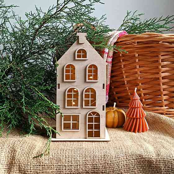 Дерев’яний будиночок у скандинавському стилі - Святковий декор з LED світлом Ірпінь