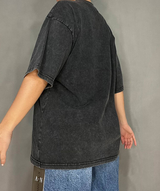 Футболка жіноча A-N 25012 подовжена оверсайз з нашивками патчами попереду one size, чорний, one size Київ - фото 16