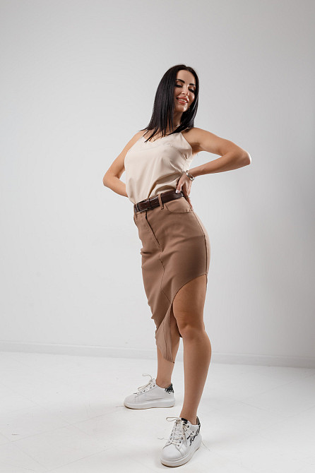 Юбка с фигурным разрезом 