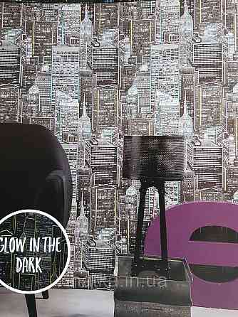 Шпалери флізелінові Decoprint Good Vibes 0.53х10 молодіжні хмарочоси будинки місто чорно сірі світяться в темряві Київ