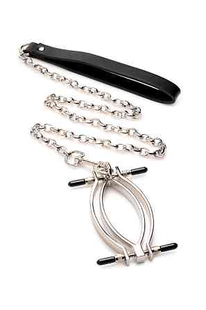 Затискач для статевих губ Master Series: Pussy Tugger Adjustable Vagina Clamp with Chain Sex Aura Київ