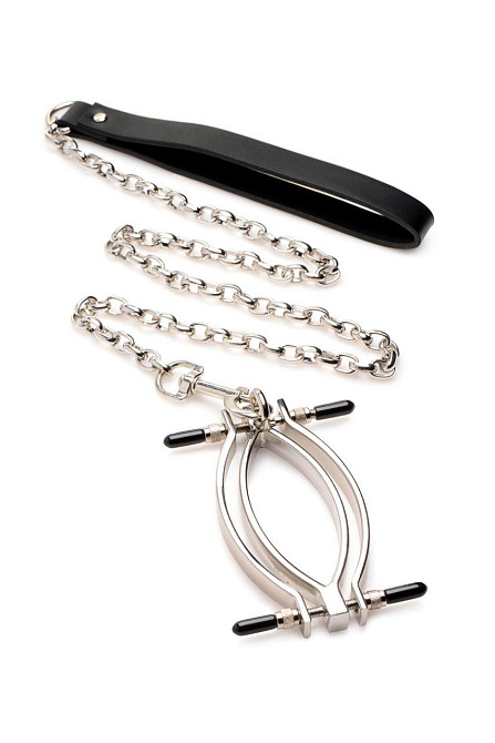 Затискач для статевих губ Master Series: Pussy Tugger Adjustable Vagina Clamp with Chain Sex Aura Київ - фото 1