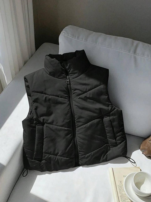 Жіноча укорочена жилетка з кишенями на блискавці плащівка на синтепоні Чорний, 46/48 Одеса - фото 1