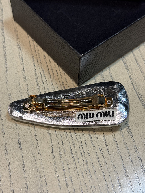 Шпилька для волосся MIU MIU в срібному кольорі Одеса - фото 4