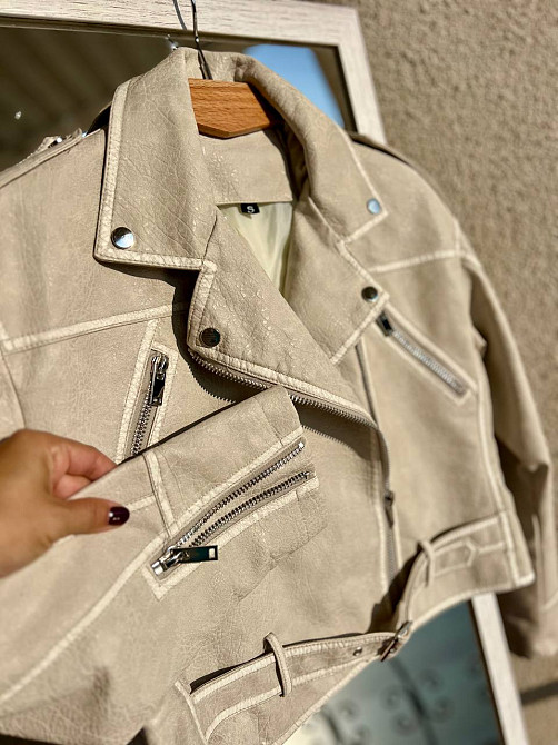 Куртка жіноча Aftf Basic 2466 коротка косуха блискавки пояс варені шви екошкіра сіра, світло-сірий, L Київ - фото 3