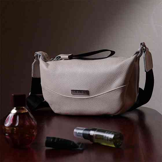 Жіноча сумка через плече з незвичайним бігунком брелоком з натуральної шкіри Vintage 22616 Біла Київ