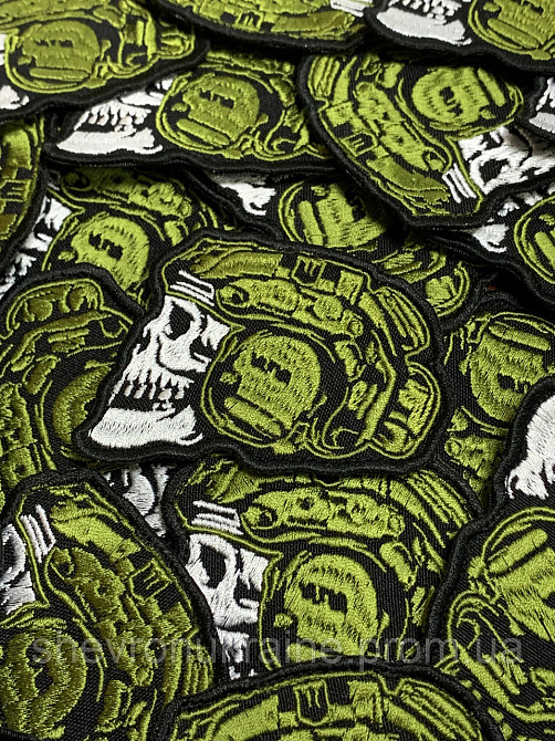 Шеврон Череп у шоломі. Реколор (Форма контурна. На липучці) Розмір 7x8см Київ - фото 3