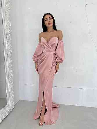 Женское роскошное вечернее платье со шлейфом и съемными рукавами из королевского атласа Пудровый, M Одесса