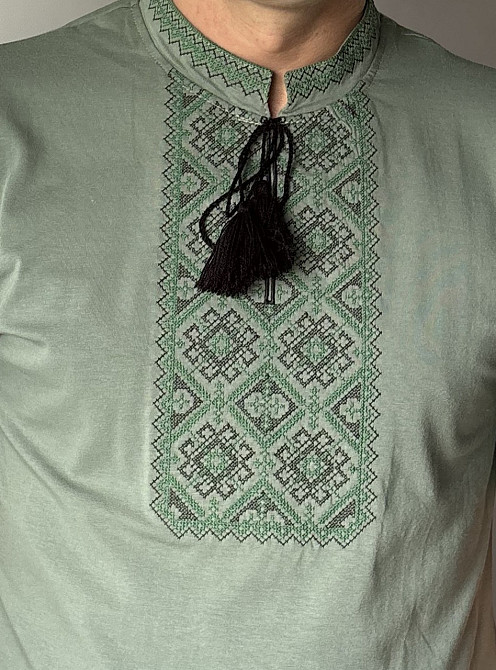 Мужская футболка вышиванка оливковая с нежным зеленым орнаментом Киев - изображение 2