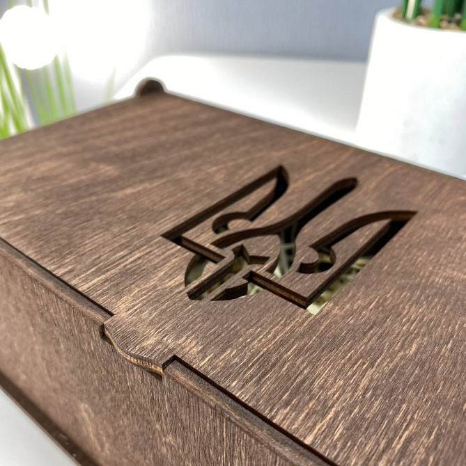 Дерев'яна коробка з гербом України 25х12,5х7,3, подарункове паковання квадратне коричневеMasterSem Київ - фото 8