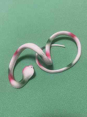 Іграшка змія резинова білого кольору, Декор на Хеллоуїн, чудова прикраса хеллоуін, розмір 70 см Київ