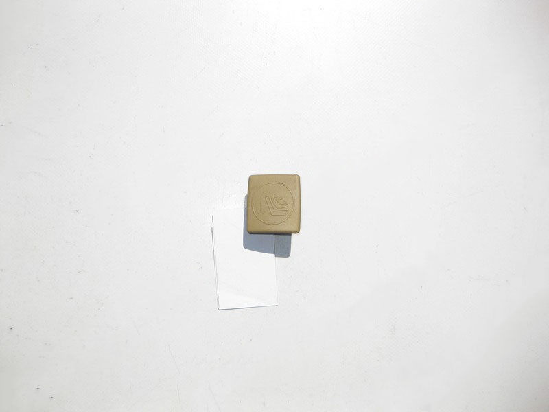 Mercedes-Benz  A1649246037 8K67 Бежева заглушка під петлю кріплення багажу на 2-му ряді сидінь ML W164 GL X164 Одесса - изображение 1