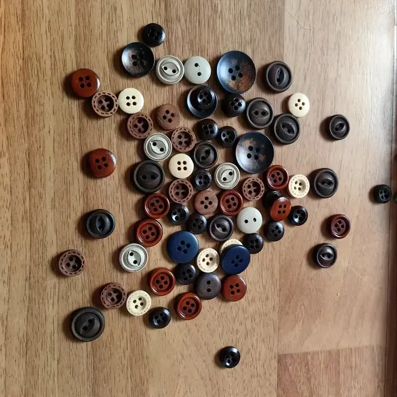 Набор натуральных деревянных пуговиц 100 шт – разные цвета и размеры для шитья и декора Киев - изображение 2
