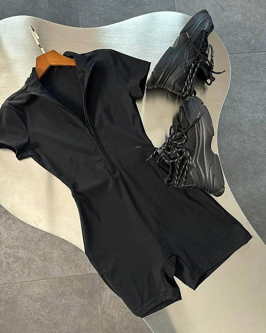 Женский удобный и стильный комбинезон из эластичной ткани микродайвинг Черный, 44/46 Одесса - изображение 4