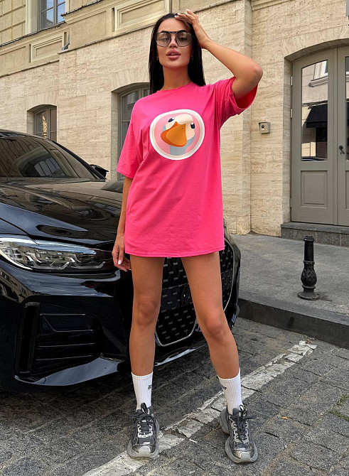 Жіноча подовжена оверсайз футболка з милим принтом турецький кулір Одеса - фото 7