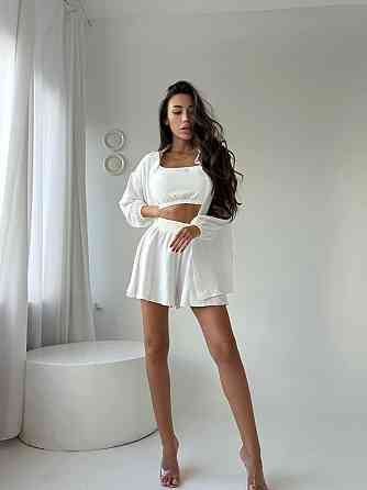 Женский летний прогулочный оверсайз костюм тройка: рубашка топ и шорты американский креп жатка Молочный Одесса