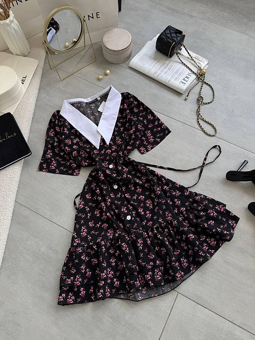 Женское принтованное мини платье на пуговицах с белым воротником турецкий штапель / софт 42/44, Черный Одесса - изображение 9