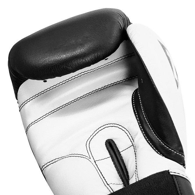 Боксерські рукавиці TITLE Boxing Dynamic Strike Black/White 16 oz (бинти 4м. у комплекті) Кам'янське - фото 8