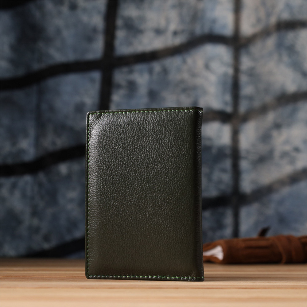 Практичная обложка на паспорт универсального формата из натуральной кожи ST Leather 23081 Зеленый Киев - изображение 9