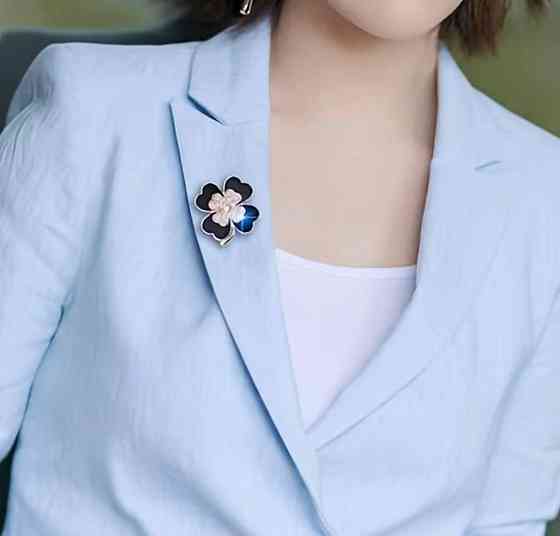 Брошь четырехлистник клевер со стразами декоративное украшение для одежды Киев